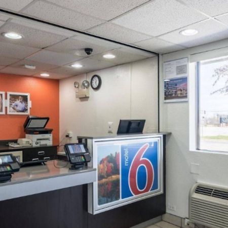 Motel 6 Chicago Southwest - Орора Экстерьер фото