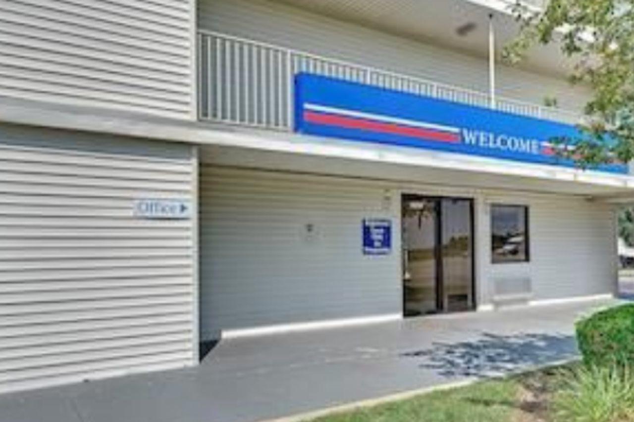Motel 6 Chicago Southwest - Орора Экстерьер фото