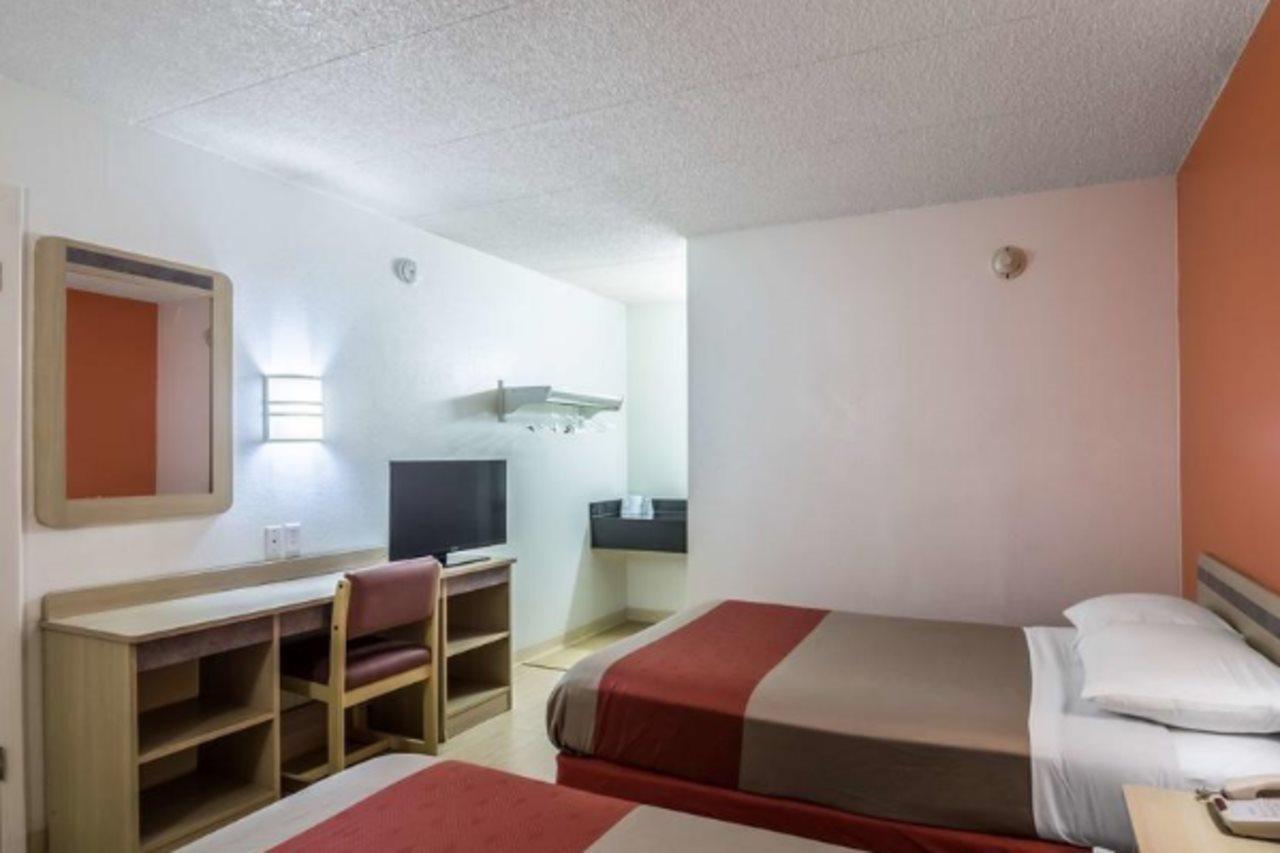 Motel 6 Chicago Southwest - Орора Экстерьер фото