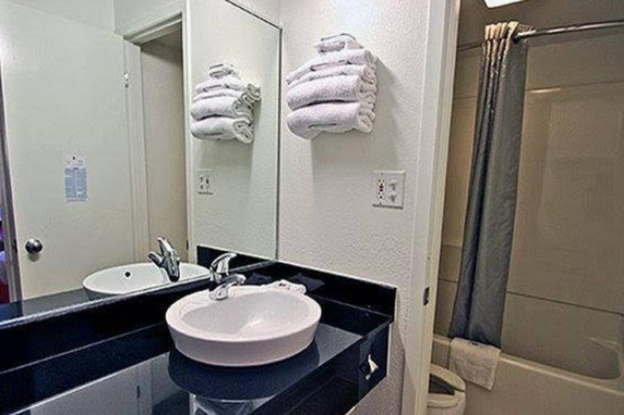Motel 6 Chicago Southwest - Орора Экстерьер фото