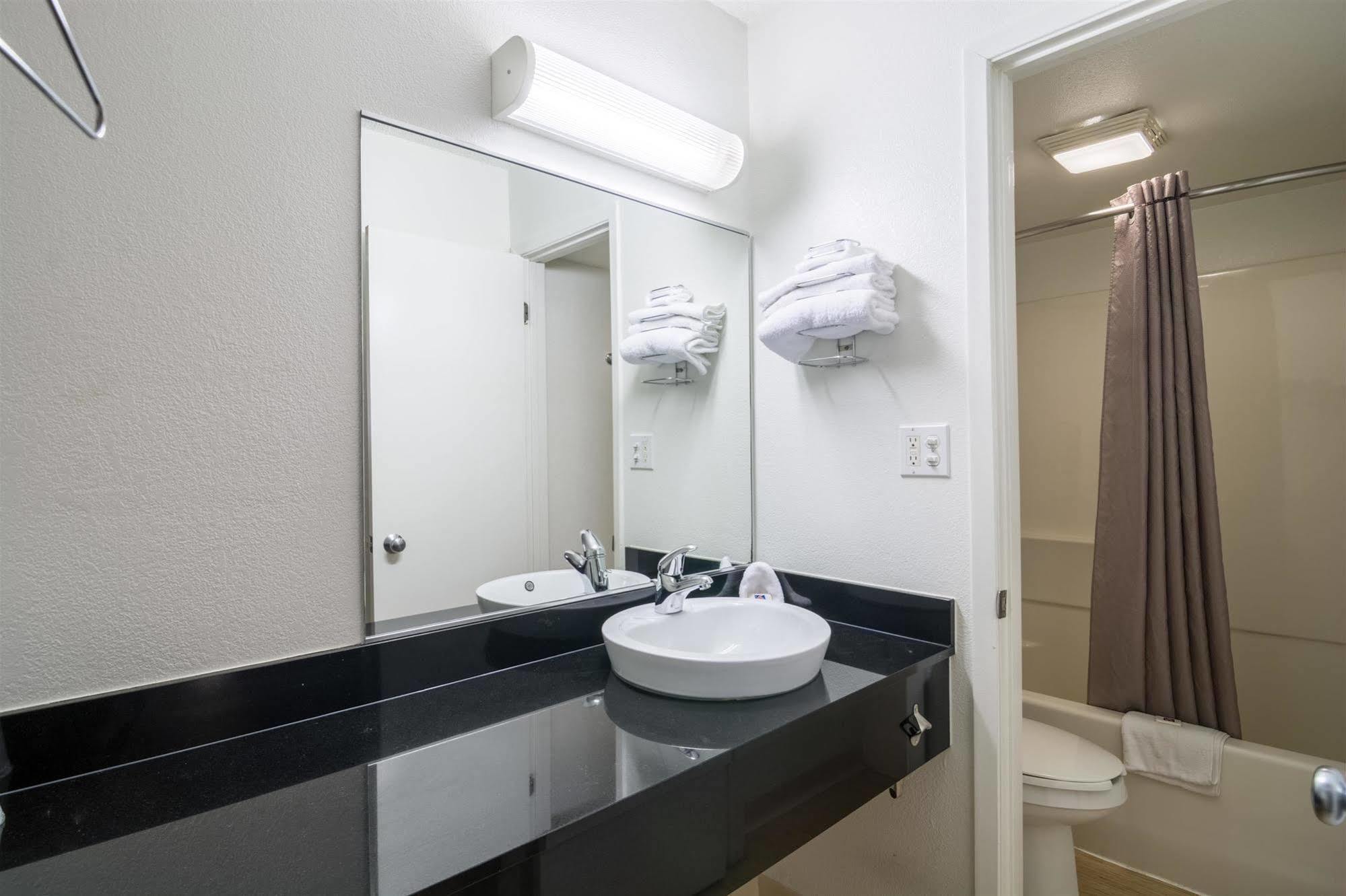 Motel 6 Chicago Southwest - Орора Экстерьер фото