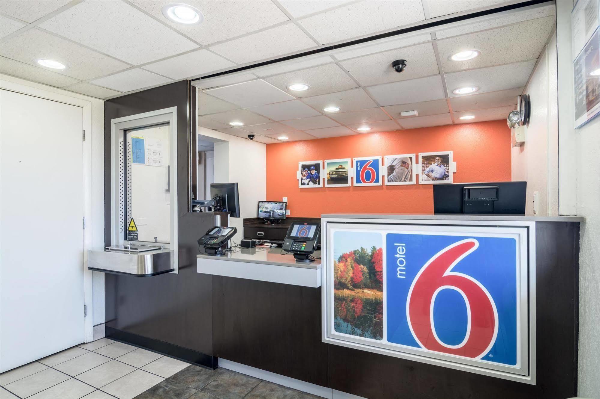 Motel 6 Chicago Southwest - Орора Экстерьер фото