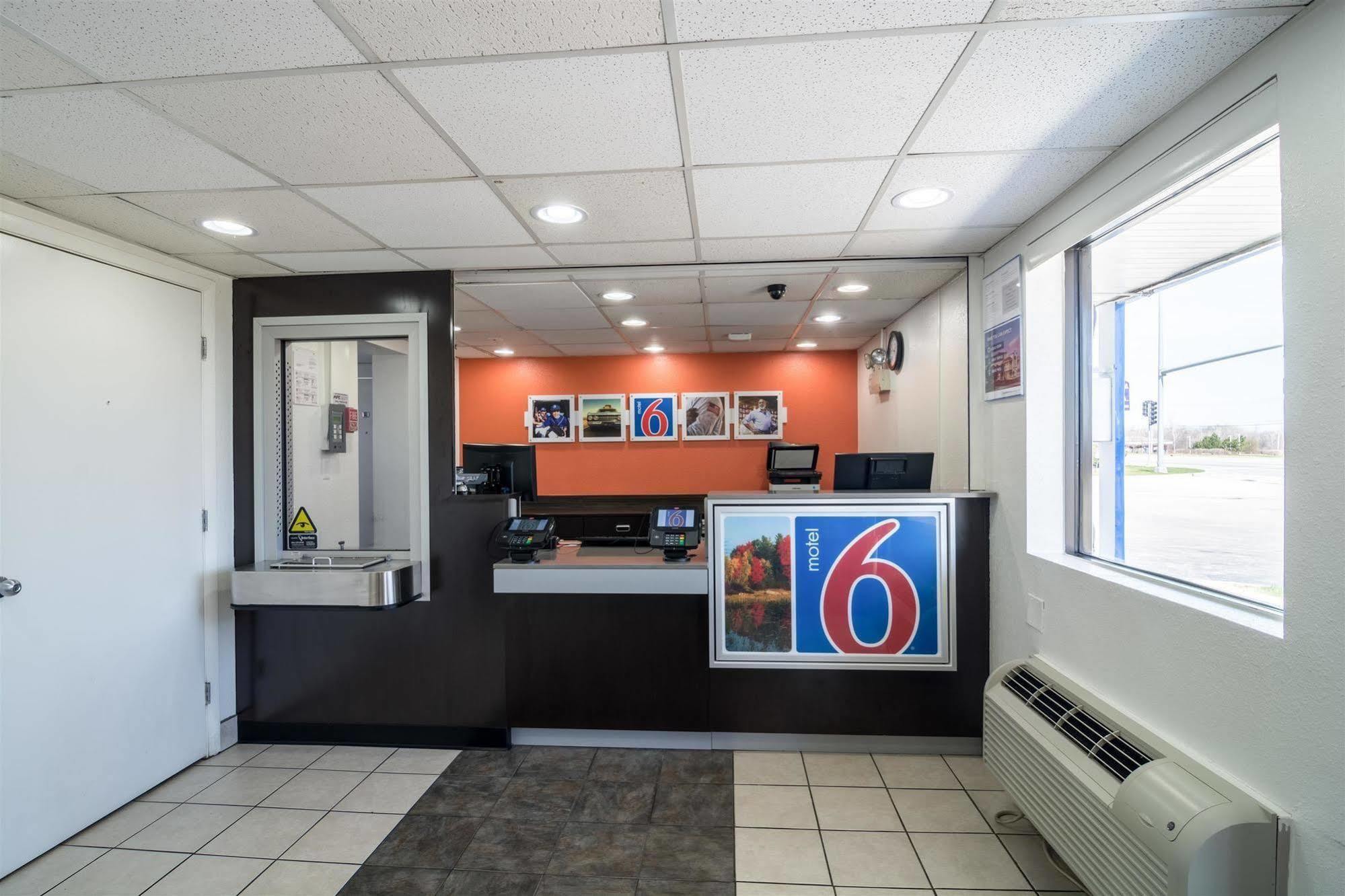 Motel 6 Chicago Southwest - Орора Экстерьер фото