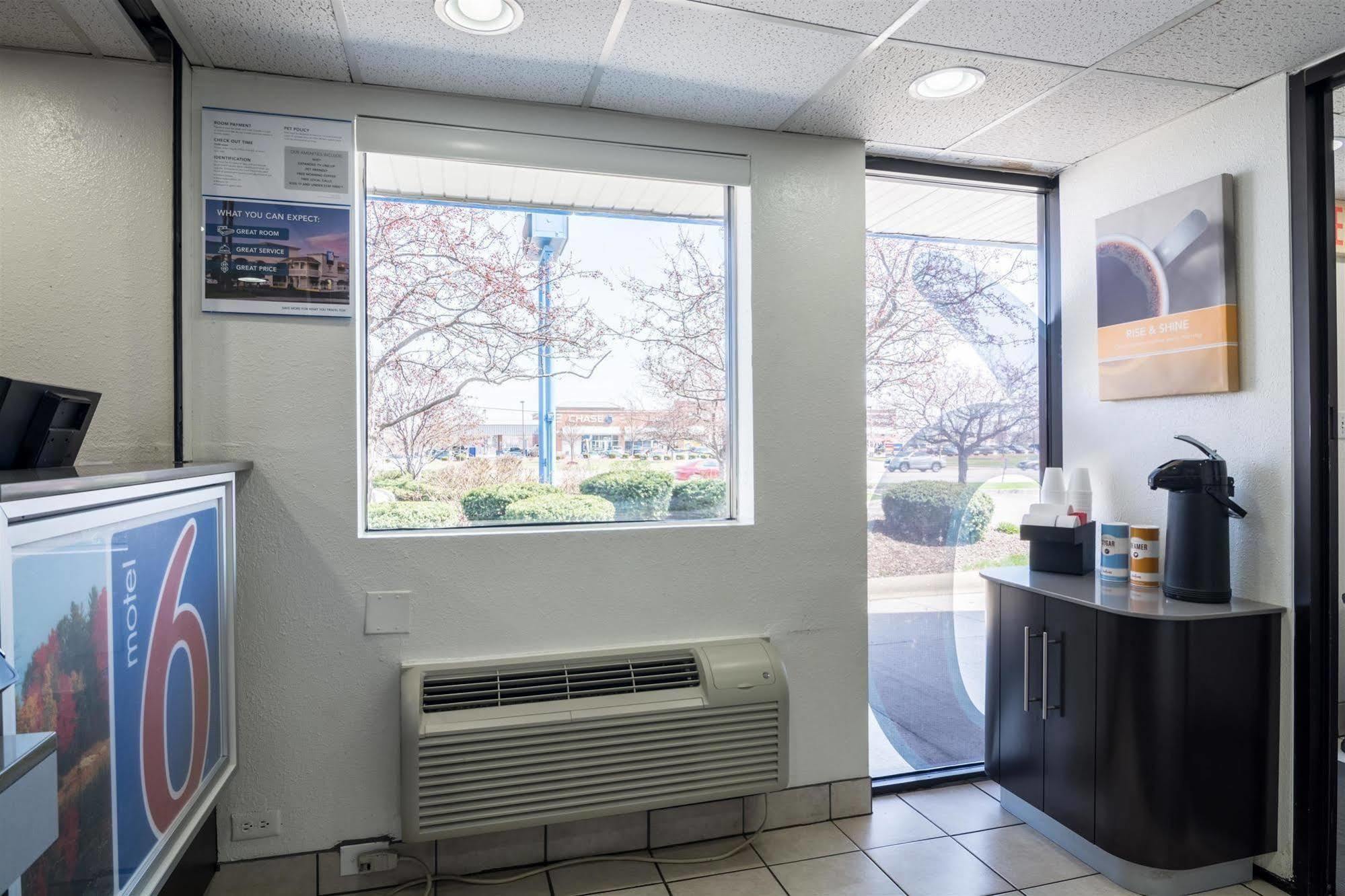 Motel 6 Chicago Southwest - Орора Экстерьер фото