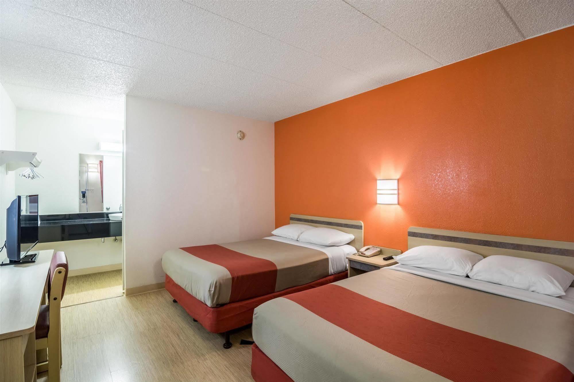 Motel 6 Chicago Southwest - Орора Экстерьер фото