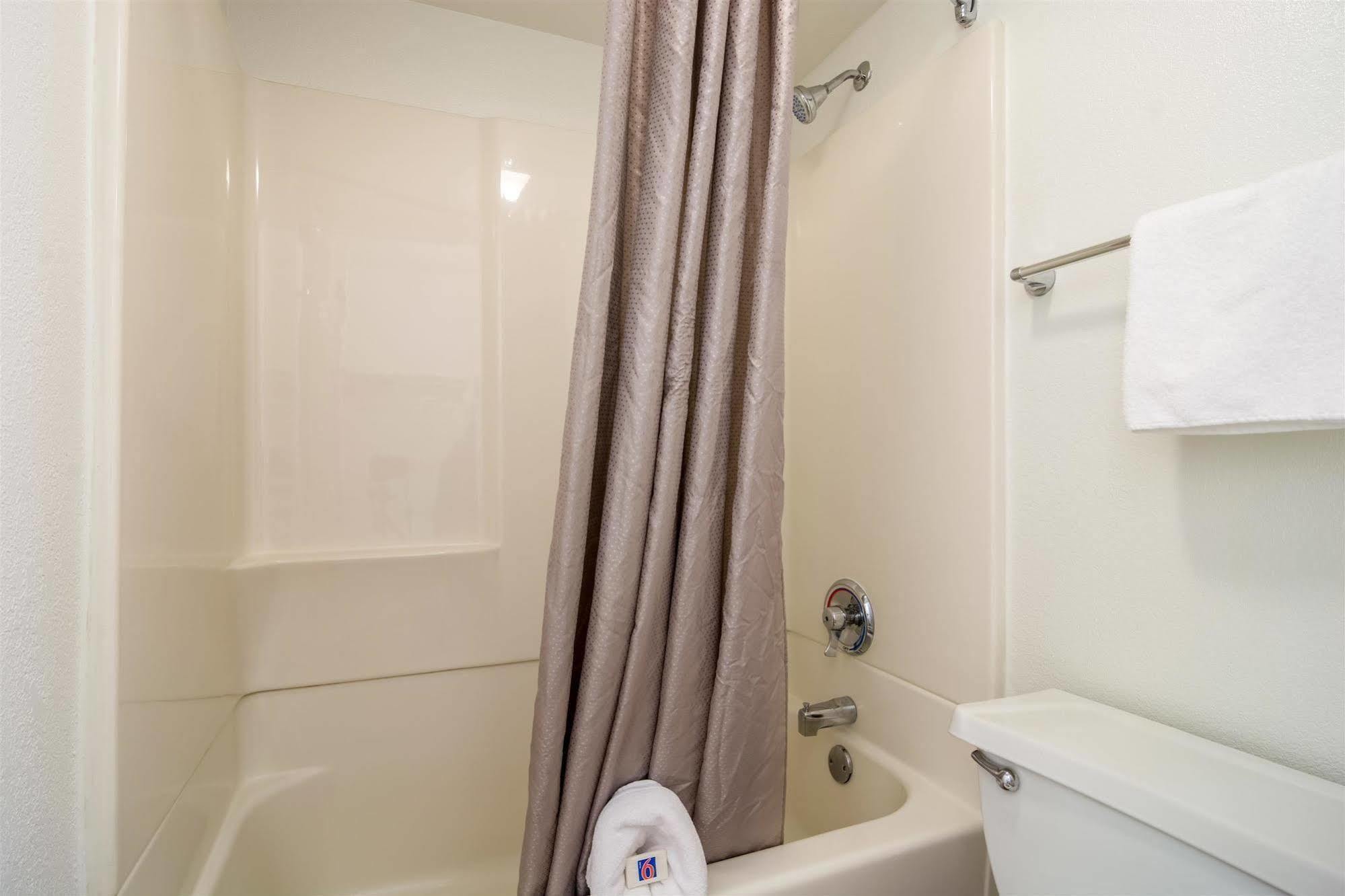 Motel 6 Chicago Southwest - Орора Экстерьер фото