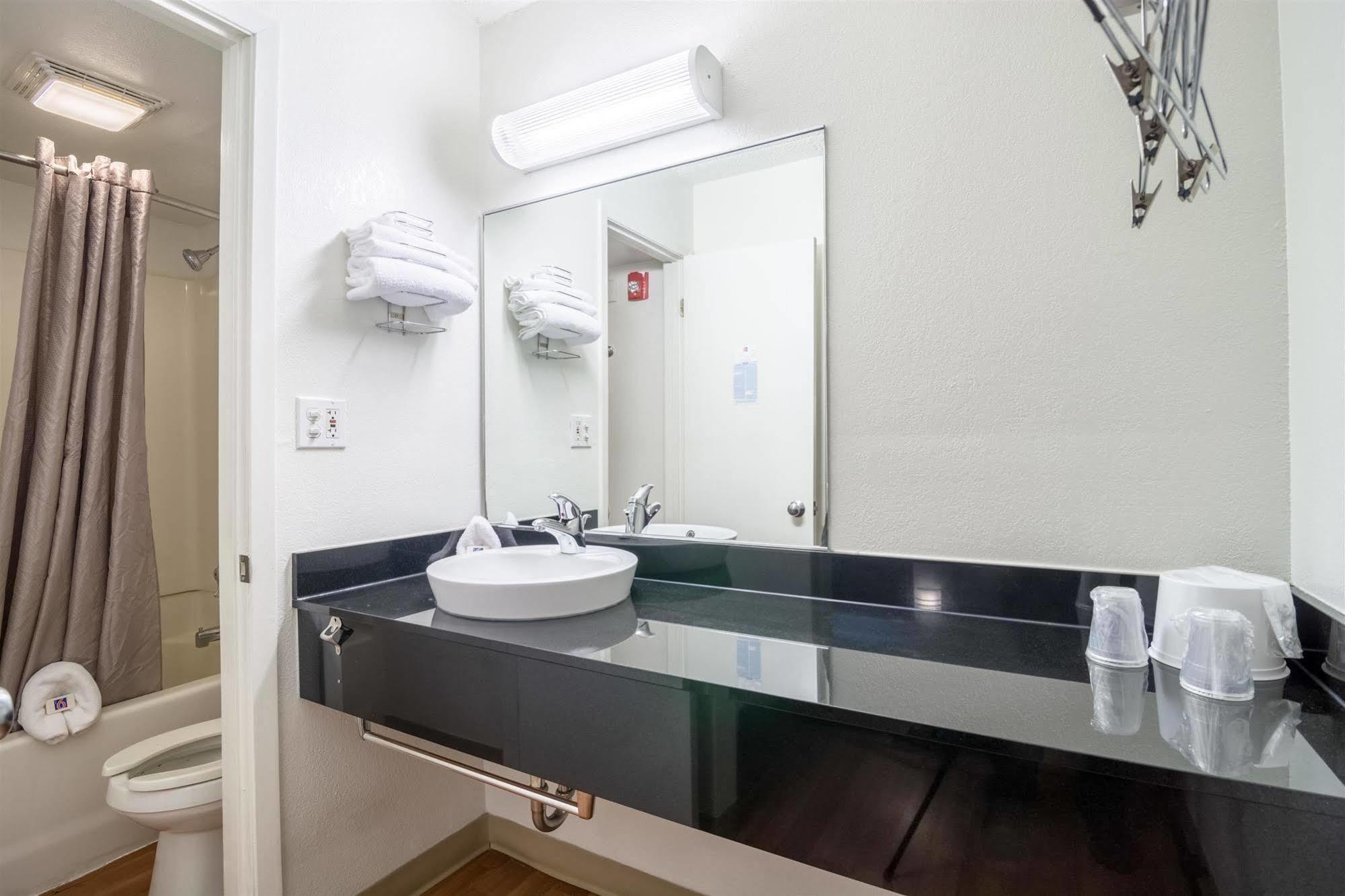 Motel 6 Chicago Southwest - Орора Экстерьер фото