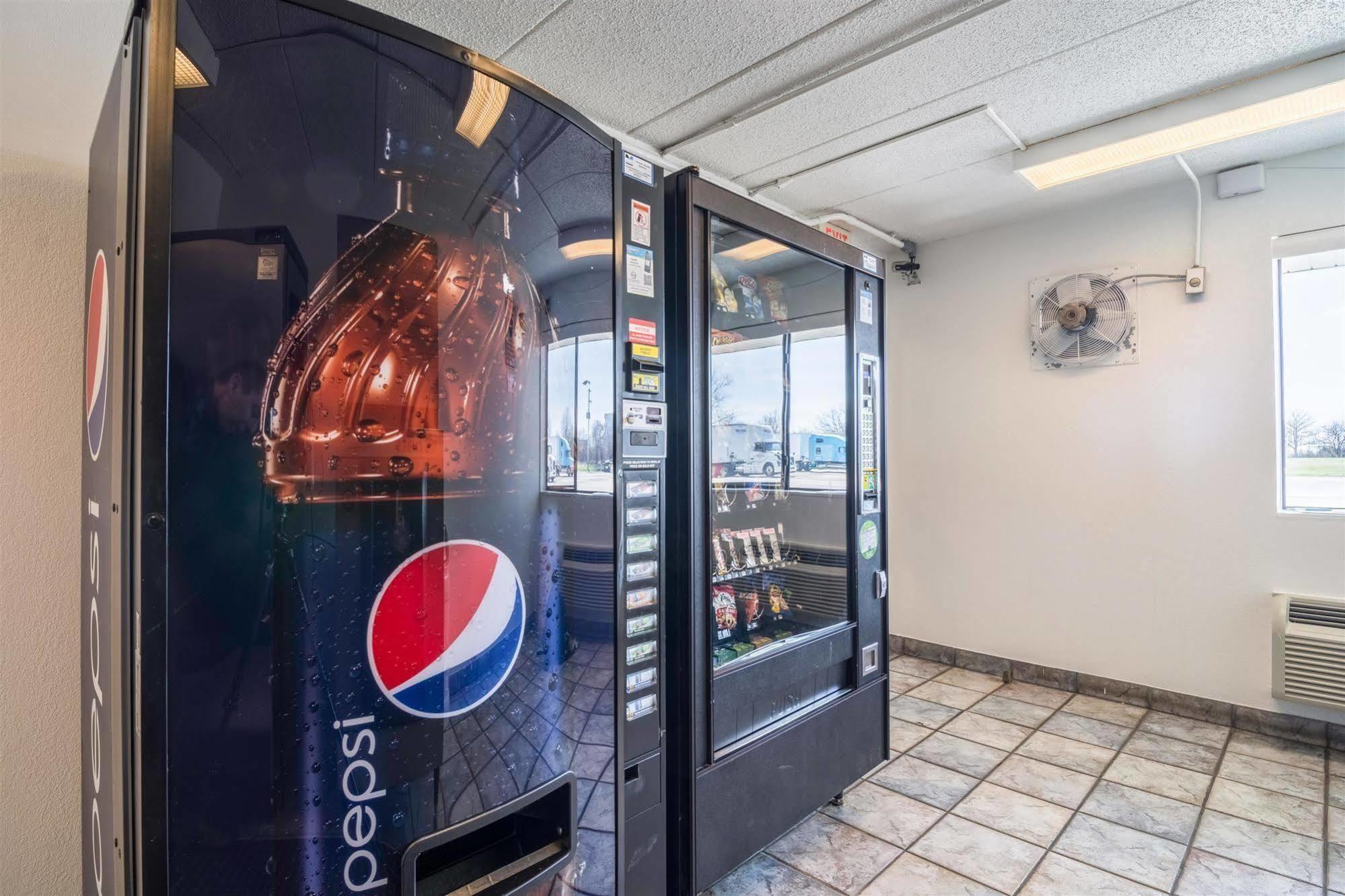 Motel 6 Chicago Southwest - Орора Экстерьер фото
