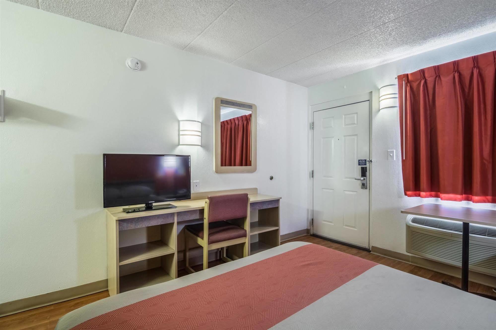 Motel 6 Chicago Southwest - Орора Экстерьер фото